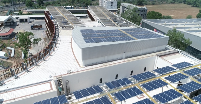Commercial and industrial rooftop solar installation